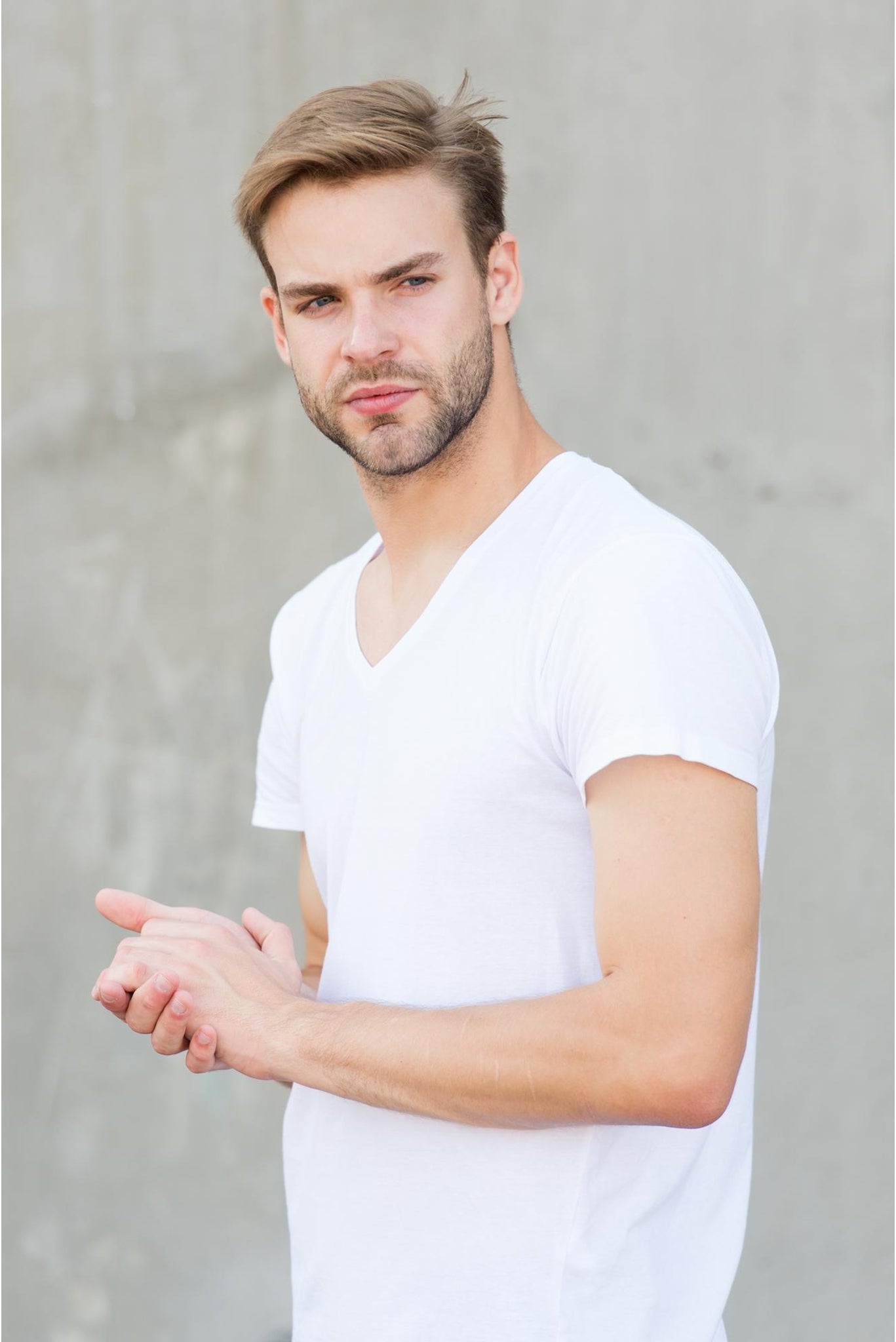 Men's White Elegance V Neck T-shirt 003
