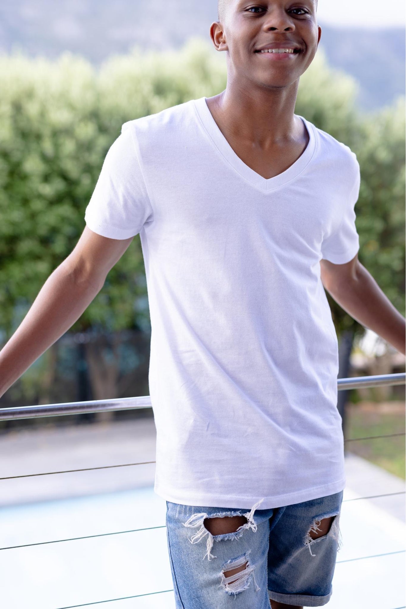 Men's White Elegance V Neck T-shirt 005