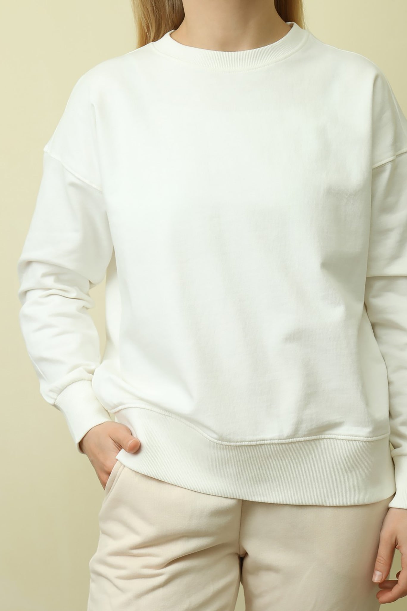 Women's White Elegance Sweatshirt 004